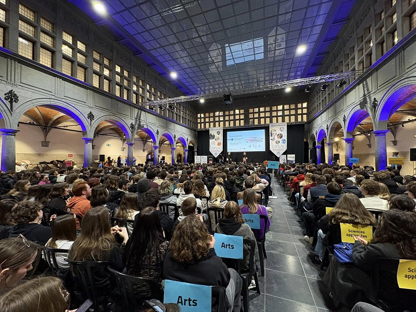 #plustardjeserai : un speed-meeting entre 750 adolescents et une centaine de professionnels à Tournai