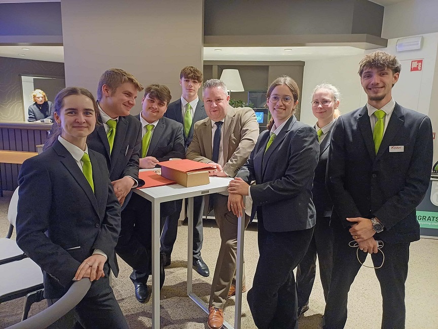 6ea56c7a d5c6 4313 a205 e624335d3720