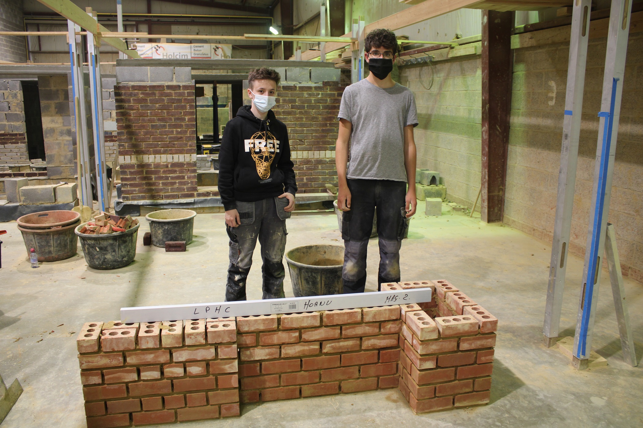 Deux élèves du Lycée Provincial Hornu-Colfontaine au Startech’s Days Worldskills Belgium (section Construction)